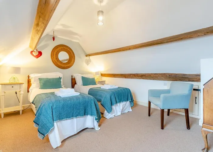 2 Bed In Oc-w134 Holiday home